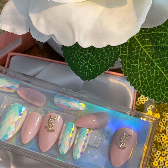 Press on nails - Picture 4 of 4